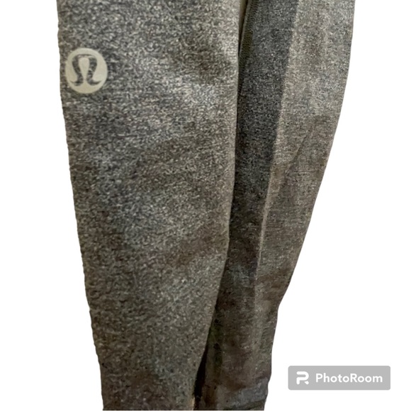 Lululemon gray leggings with pockets size 4 - Picture 8 of 12